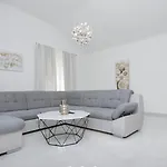 Villa Villa- Rest For The Soul!